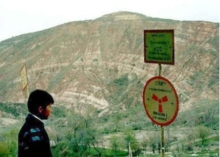 miniera di uranio abbandonata a Mailuu-Suu