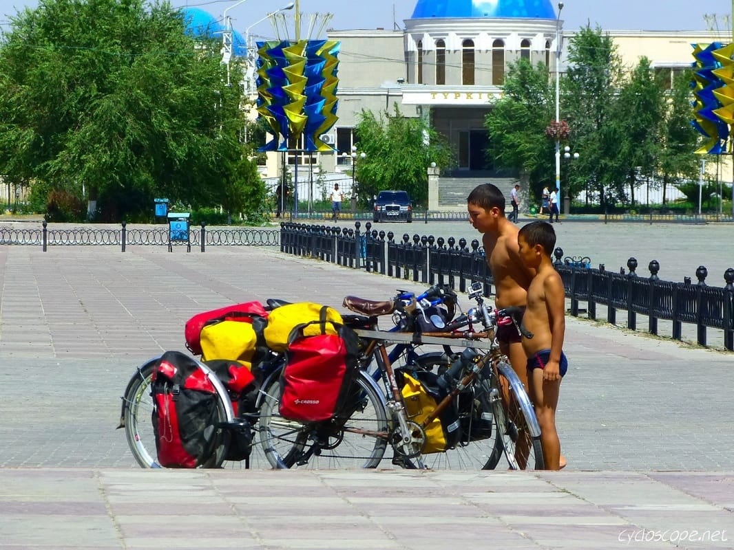 Turkestan piazza