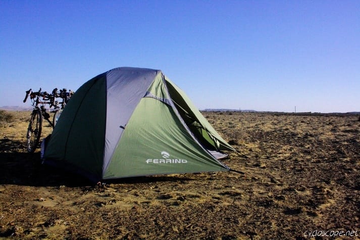campeggio nelle steppe Kazake 