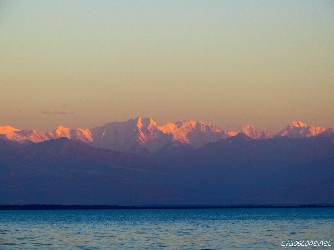 lago Issyk Kul Terskey Ala-Too catena montuosa