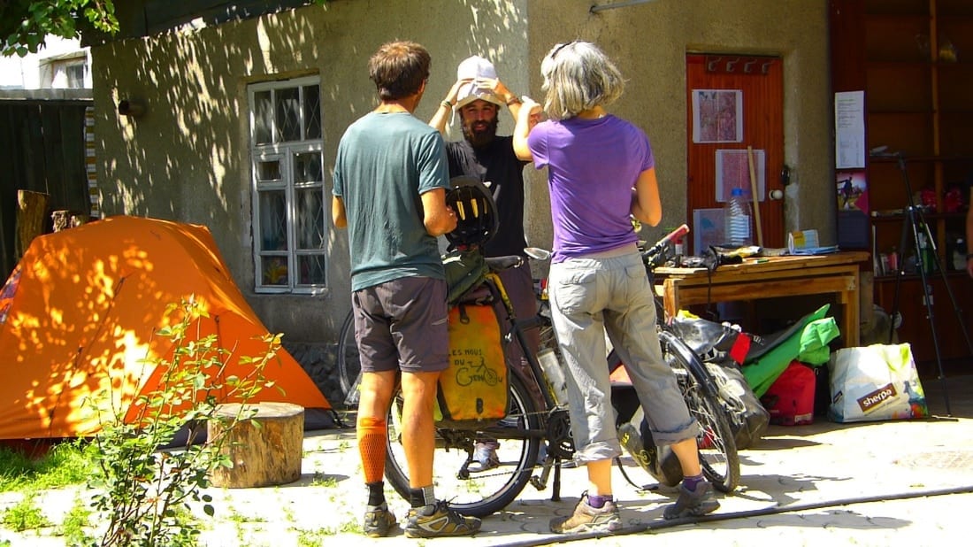 Di ritorno a Bishkek - Visto cinese e problemi meccanici 22 bicycle hostel bishkek
