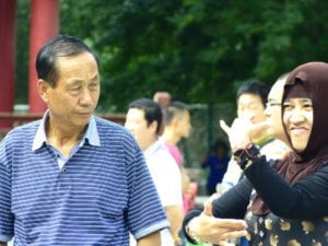 balli di gruppo al People's Park, la danza va oltre l'etnia
