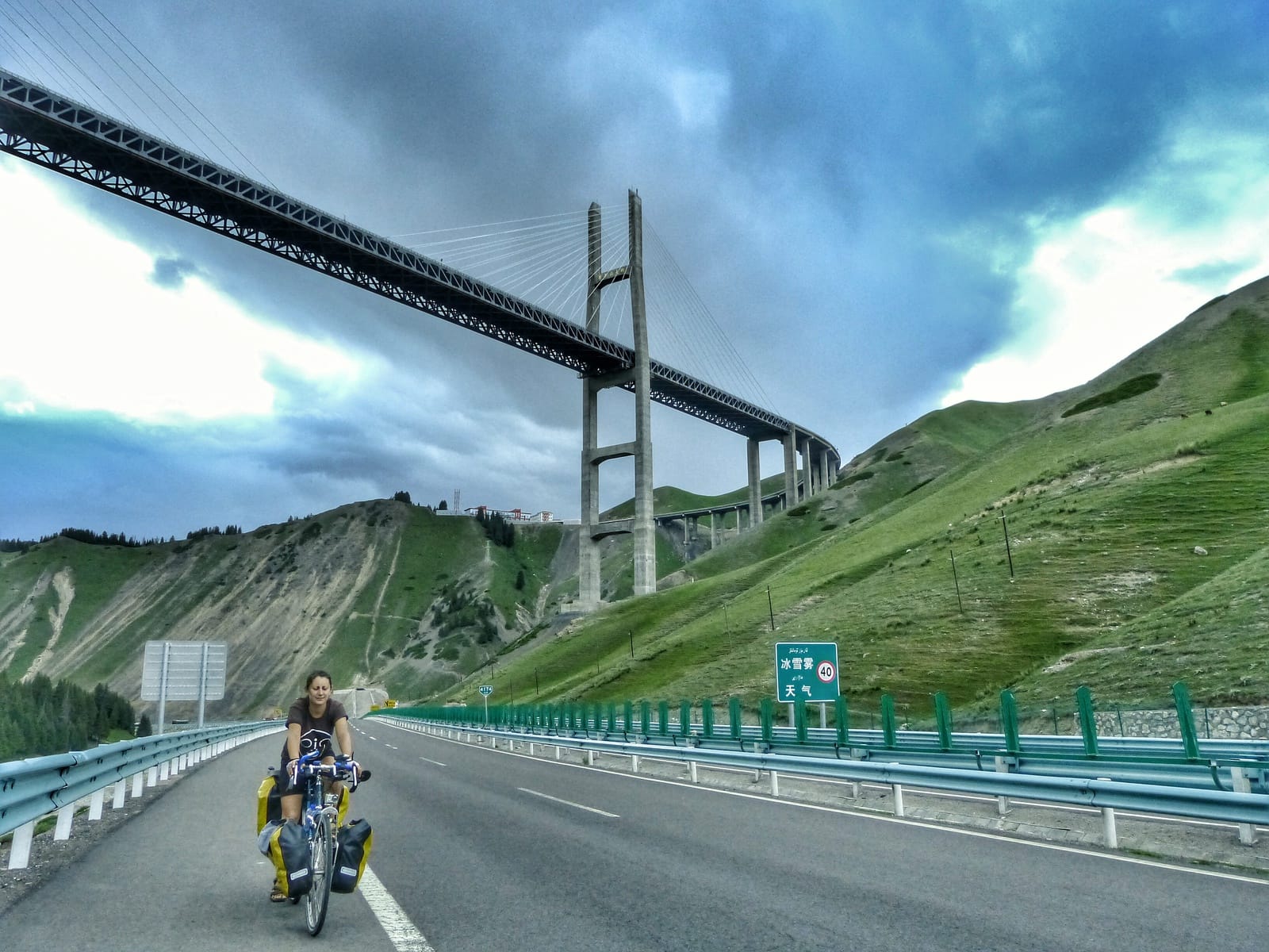 ciclismo autostrada G30 Cina