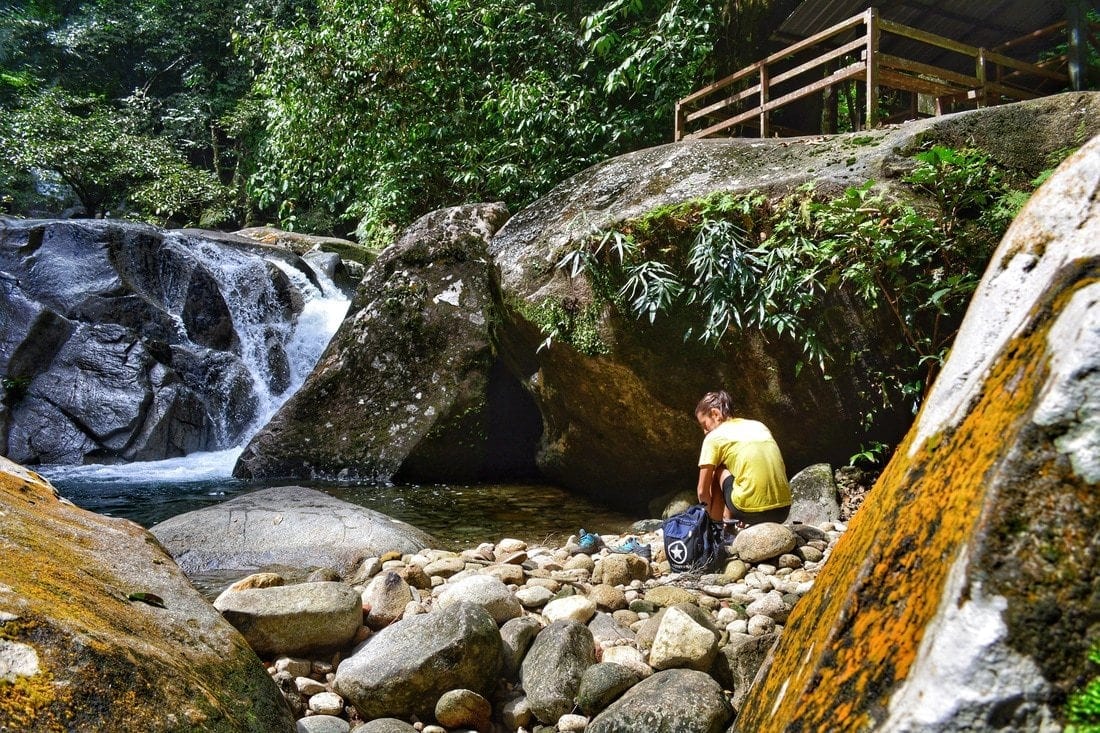 backpack travel borneo