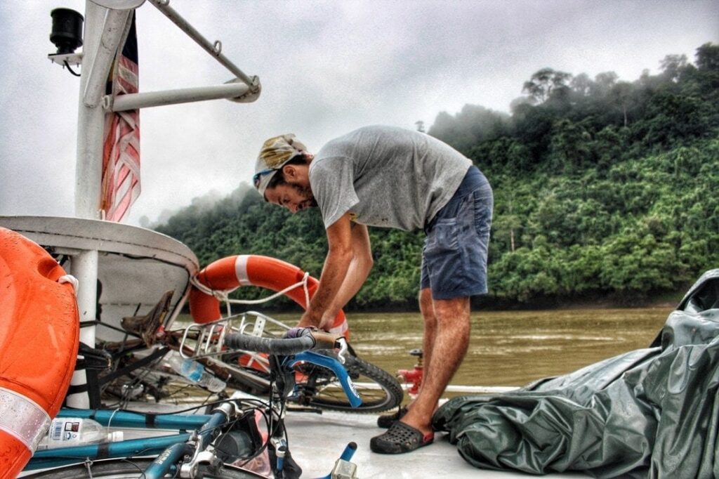 Public boat Belaga - Kapit - Sibu low coast cruise rajang river