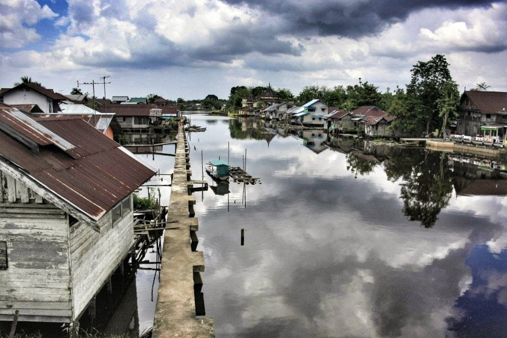 floating-houses-of-sambas-west-kalimantan-indonesia