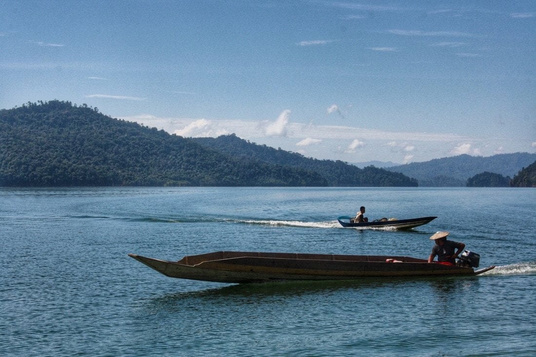 long boat borneo sarawak bakun