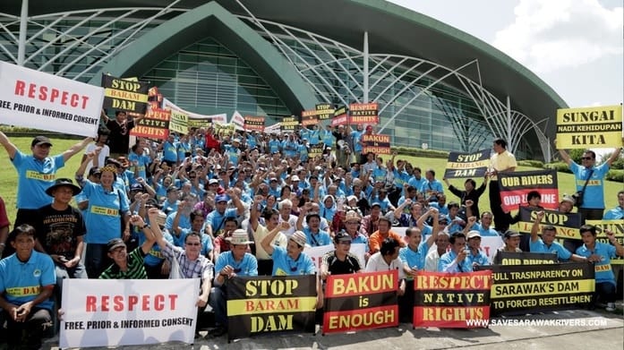 proteste contro la diga di Baram dam. Immagini da SaveSarawakRivers