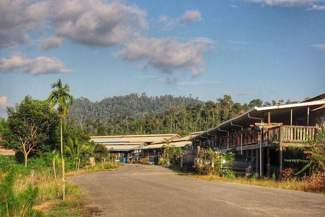 una dei siti di Sungai Asap dove la gente é stata ricollocata