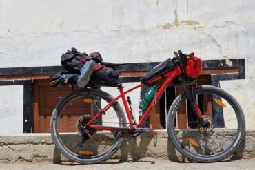18 Best Handlebar Bags in 2023 - For Bicycle Touring and Bikepacking Compared 3