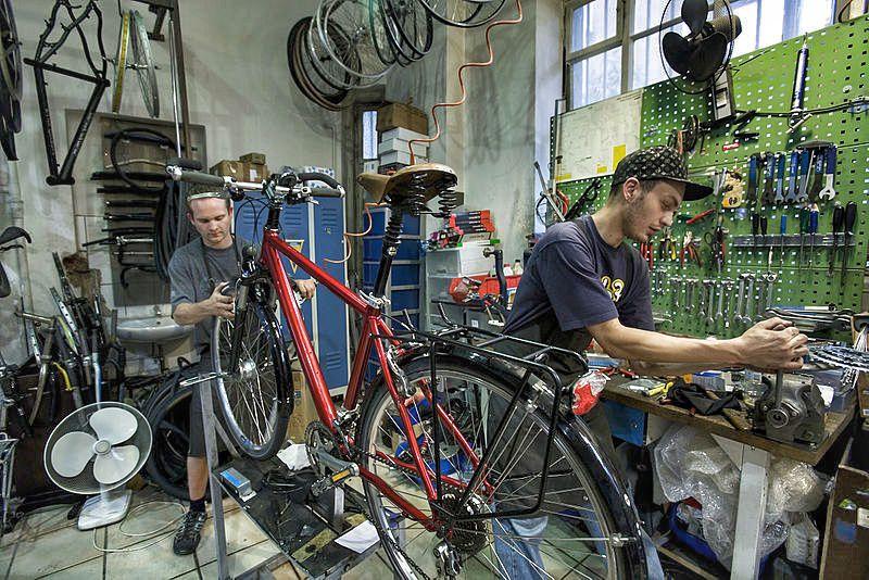 Anaysen Kit Bicicletta Riparazione 16 in 1 Attrezzo Multifunzione da Bici Kit Attrezzi per Bici Kit Riparazione per Bici Kit di Attrezzi per Riparazione con Borsa e Portatile Pompa Bicicletta 