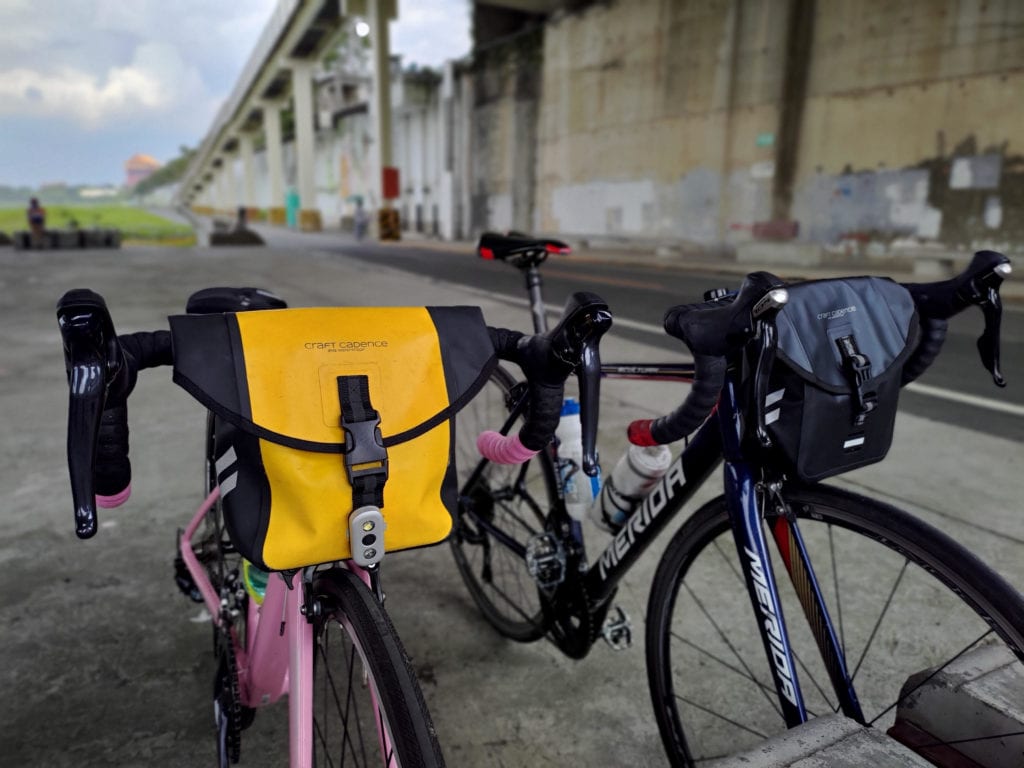 21 Best Bike Handlebar Bags in 2022 - For Bicycle Touring and Bikepacking Compared 6
