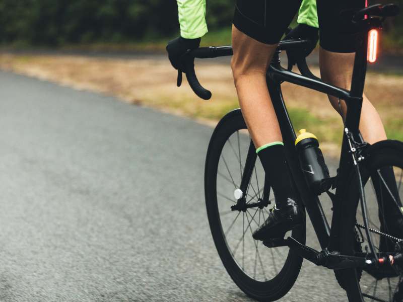 5 Best Cycling Socks for Summer: Breathable, Moisture-Wicking and Comfortable. 2
