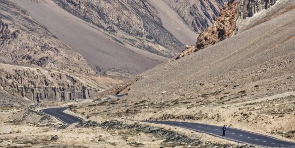 manali leh highway bicycle trip