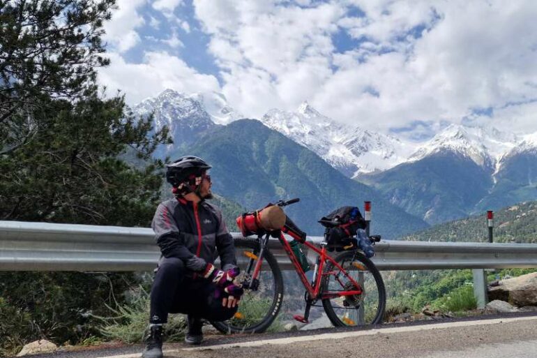 reckong peo by bicycle