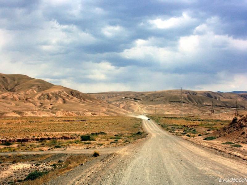 strada verso il lago song kol kyrghizstan