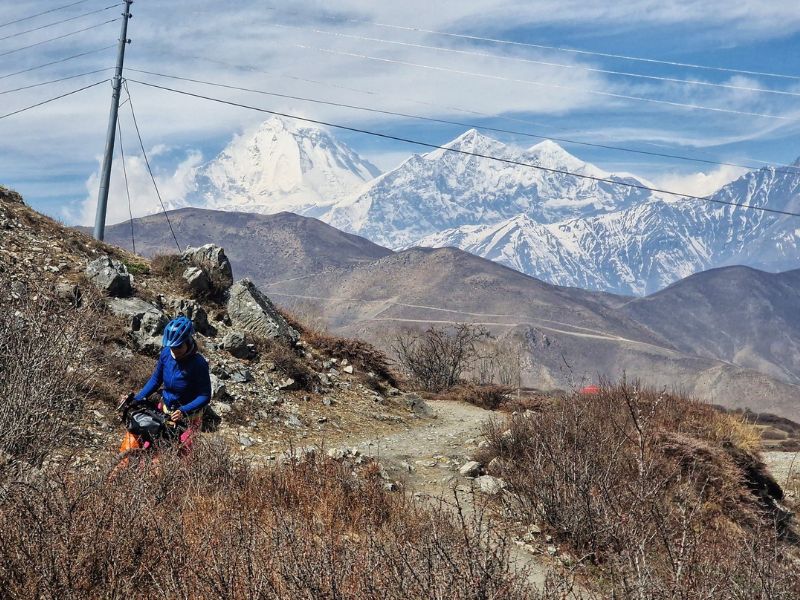 annapurna circuit by bicycle jomson to kagbeni